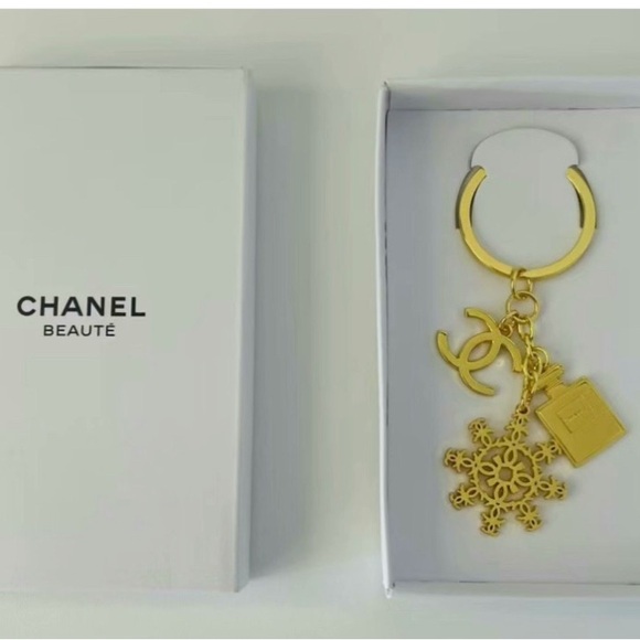 CHANEL Gold Key Holder with Iconic Charms - Picture 1 of 1